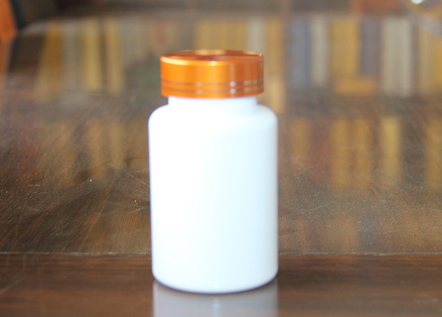 120cc瓷白瓶仿金蓋 高度90mm  直徑50mm